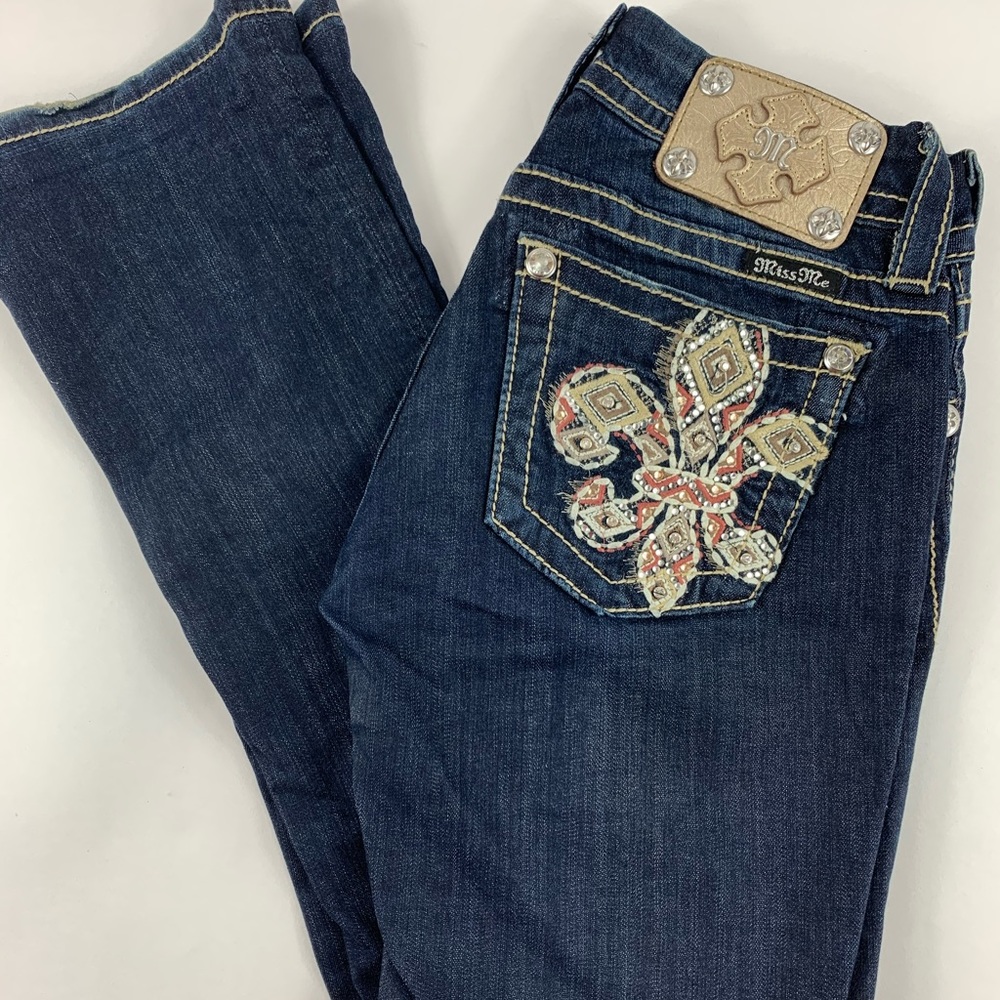 Miss Me Signature slim boot Distressed Jeans 24